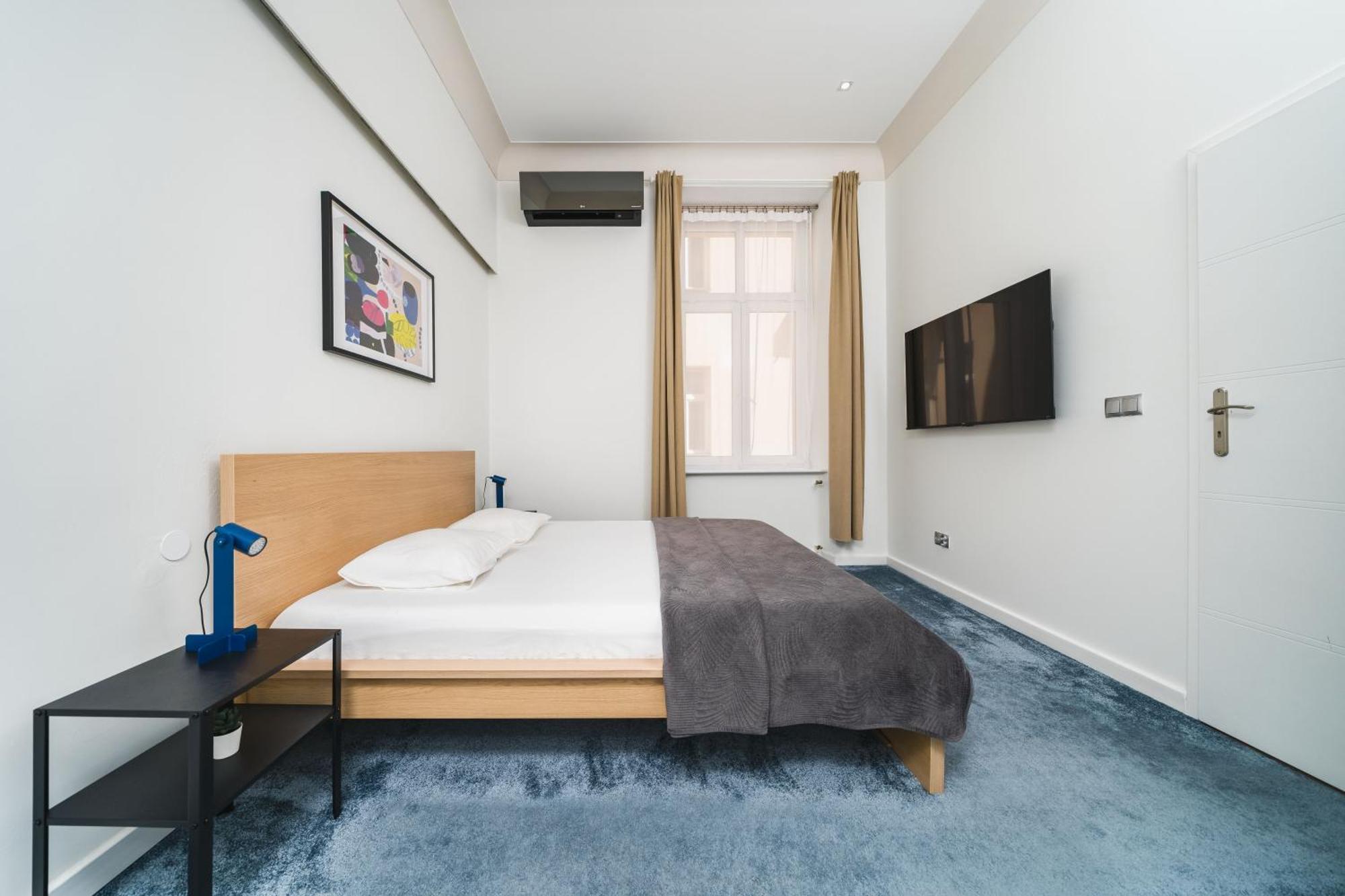 شقة Old Town Luxe Retreat - King Bed - Steps To Main Square كراكوفيا المظهر الخارجي الصورة