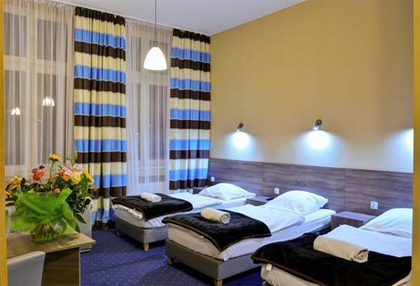 شقة Old Town Luxe Retreat - King Bed - Steps To Main Square كراكوفيا المظهر الخارجي الصورة