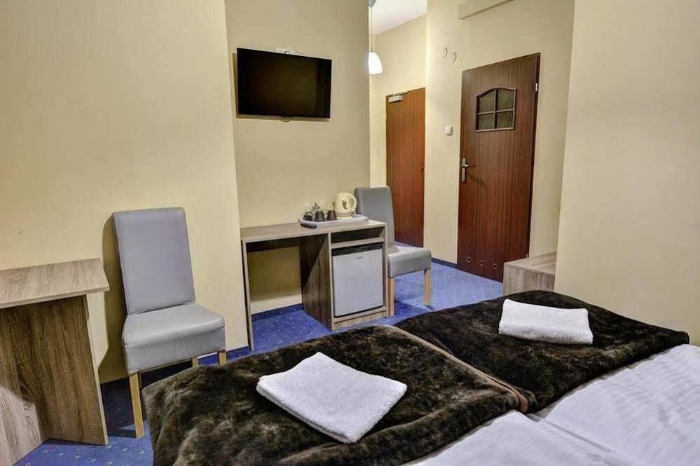 شقة Old Town Luxe Retreat - King Bed - Steps To Main Square كراكوفيا المظهر الخارجي الصورة