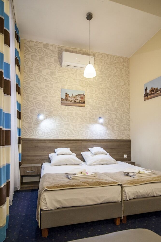 شقة Old Town Luxe Retreat - King Bed - Steps To Main Square كراكوفيا المظهر الخارجي الصورة